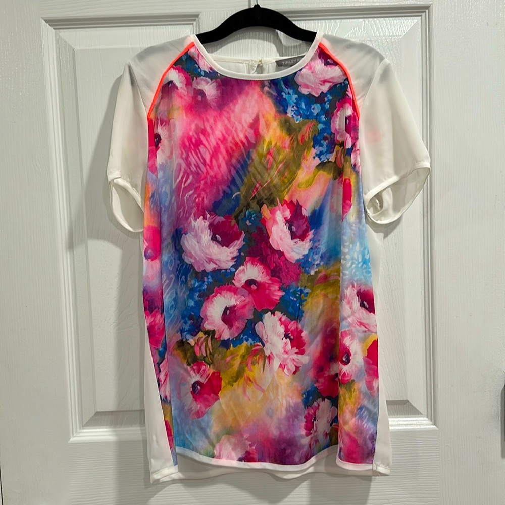 Tinley Road watercolor shortsleeved blouse